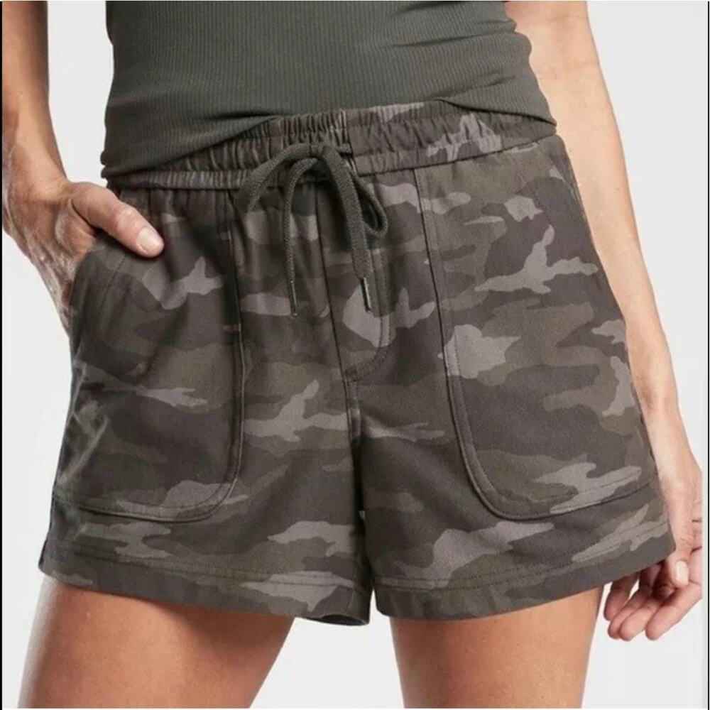 Athleta Shorts Womens 2 Tall Green Camo Farallon Athletic Active Camouflage Hike